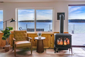 Oceanfront Retreat, Mount Rainier, King bed, Games